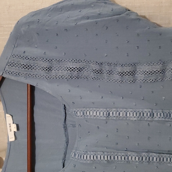 Dusty blue button back dot top - Picture 3 of 4